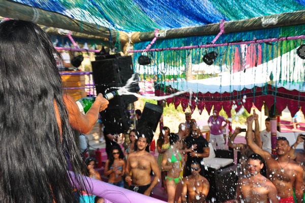 Champagne Showers @ Edde Sands